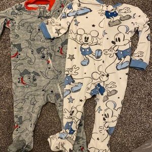 2 DisneyBaby footies